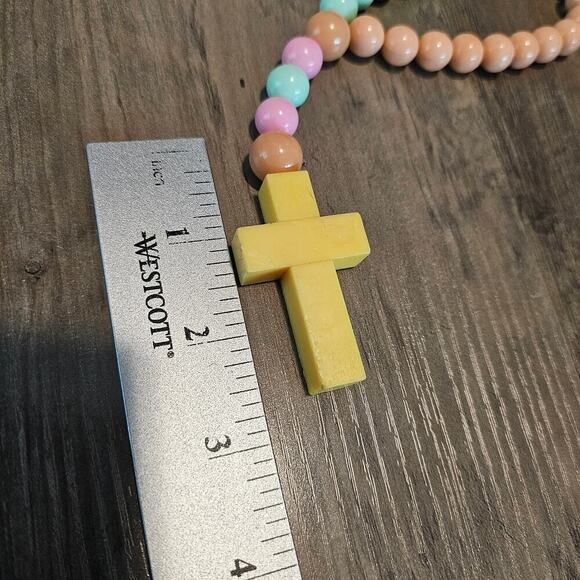 Vintage Silicone Rosary Beaded Pastel Yellow Chunky Cross Religious Necklace - Picture 8 of 8